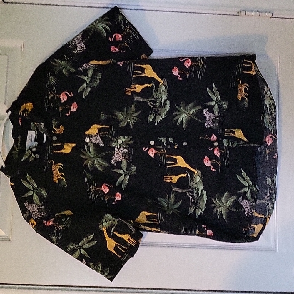 Old Navy Mens Button Down T-Shirt Animal Print